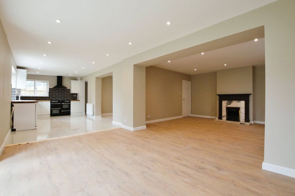 Property photo 2 of 25 Open Plan Living