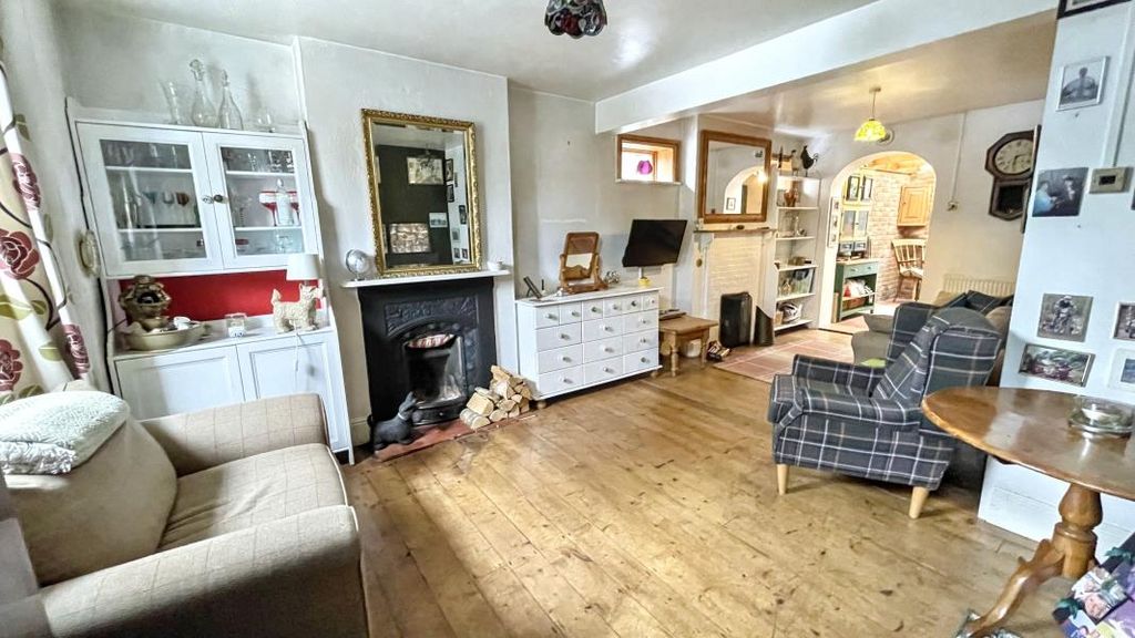 Property photo 2 of 11