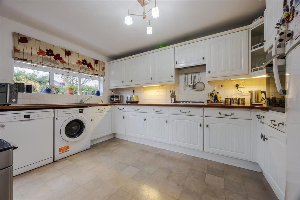 Property photo 2 of 19 Kitchen Diner