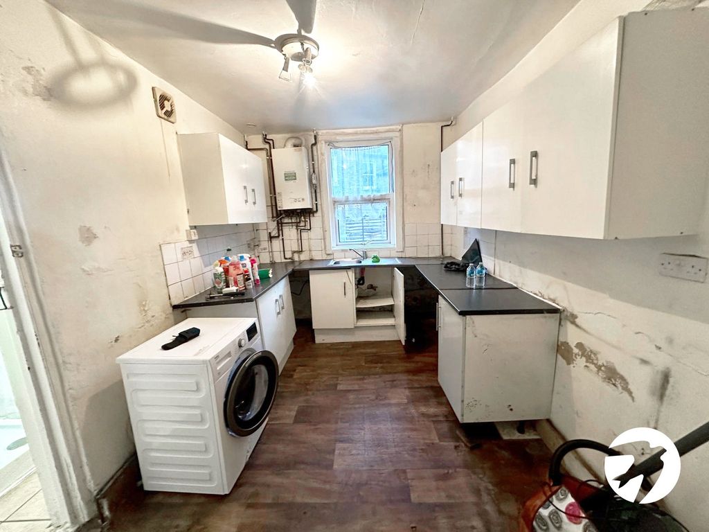 Property photo 3 of 16 Picture 3