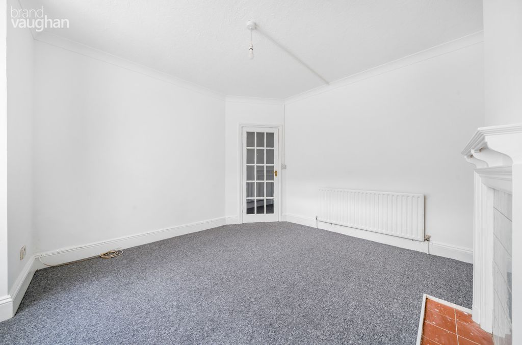 Property photo 3 of 7 Living Room