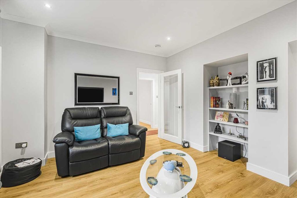 Property photo 3 of 33