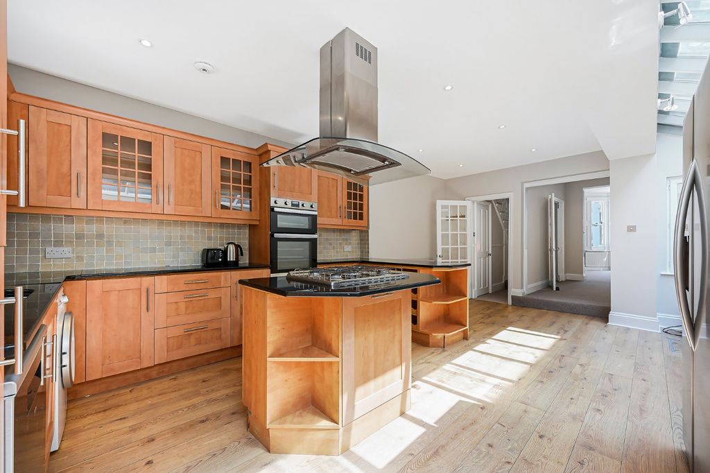 Property photo 2 of 12 Kitchen