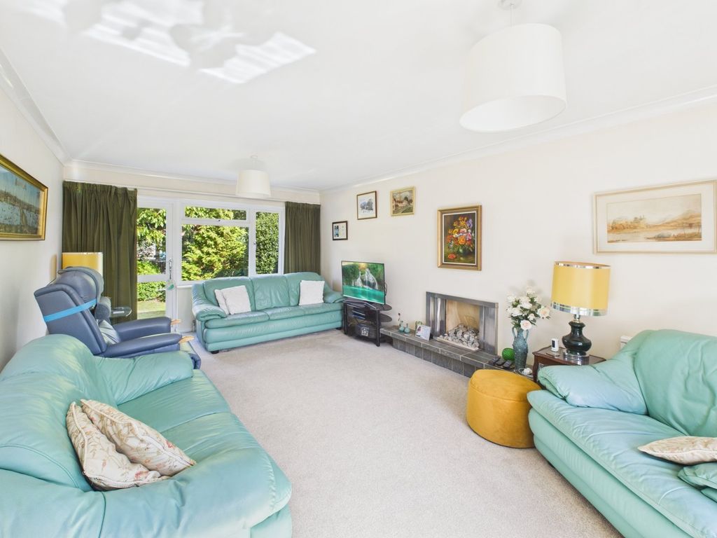 Property photo 3 of 14 Living