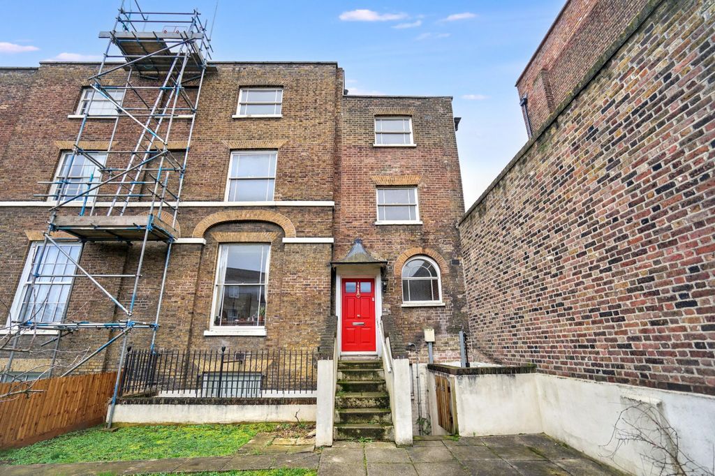 Property photo 1 of 22 146A Queens Road, Peckham, London Se15 2Hp