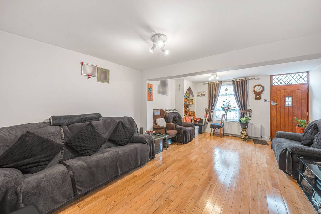 Property photo 1 of 9