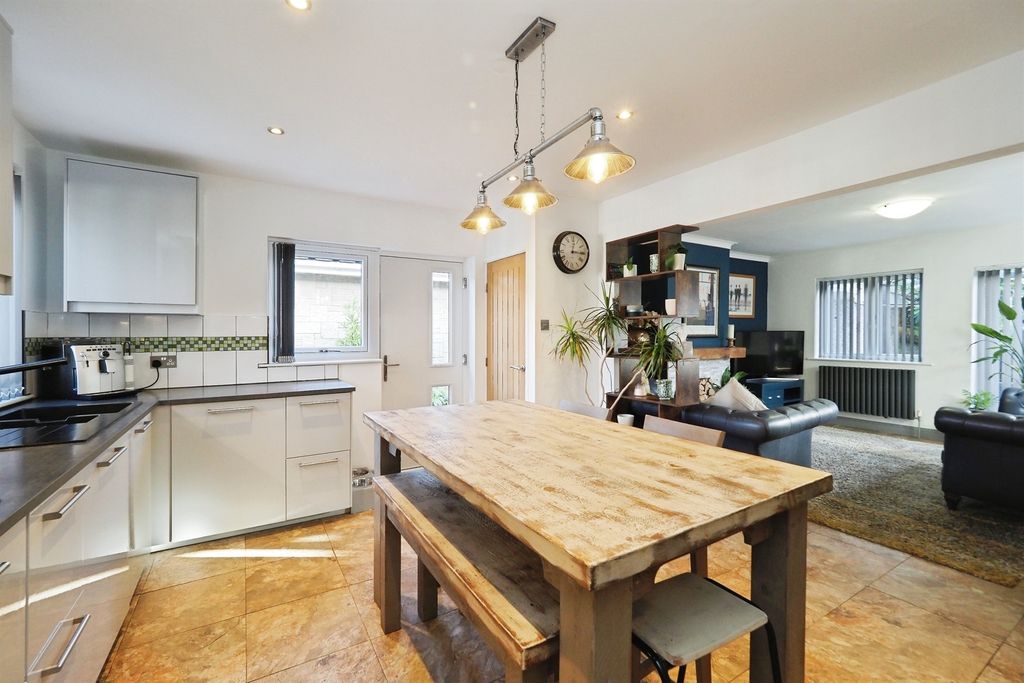 Property photo 2 of 26