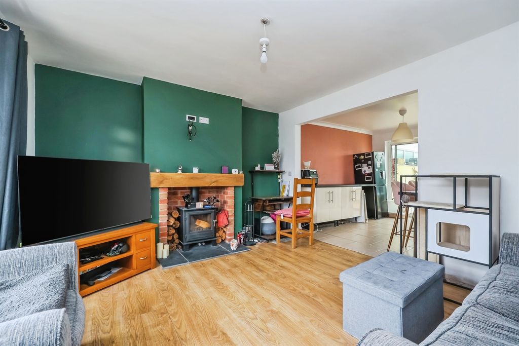 Property photo 2 of 17