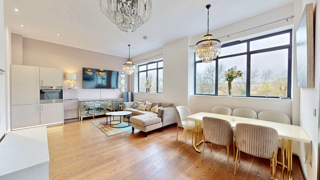 Property photo 2 of 37