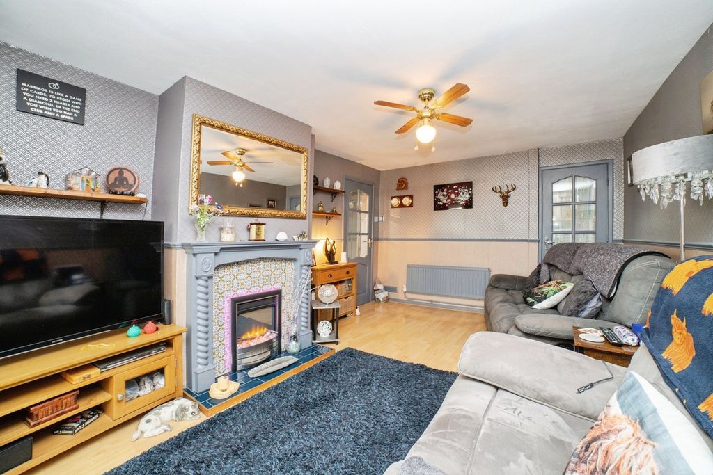 Property photo 2 of 20