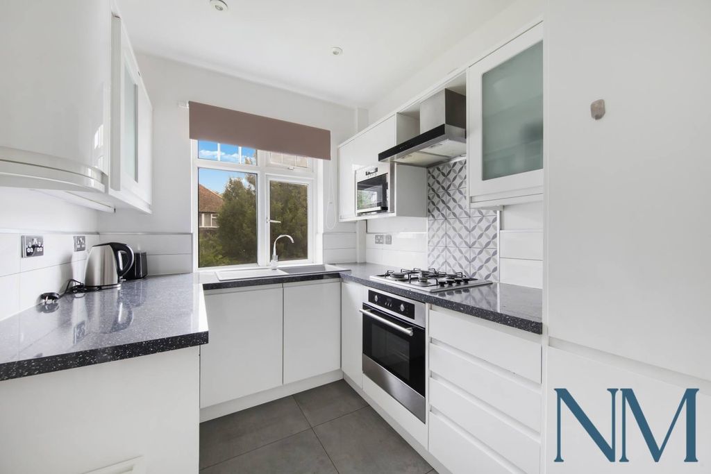 Property photo 3 of 12 Gallery