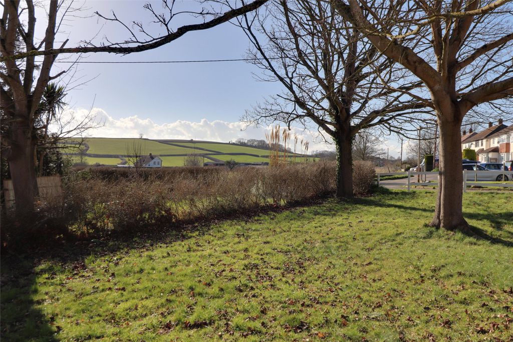 Property photo 3 of 12 3 - Picture No. 04
