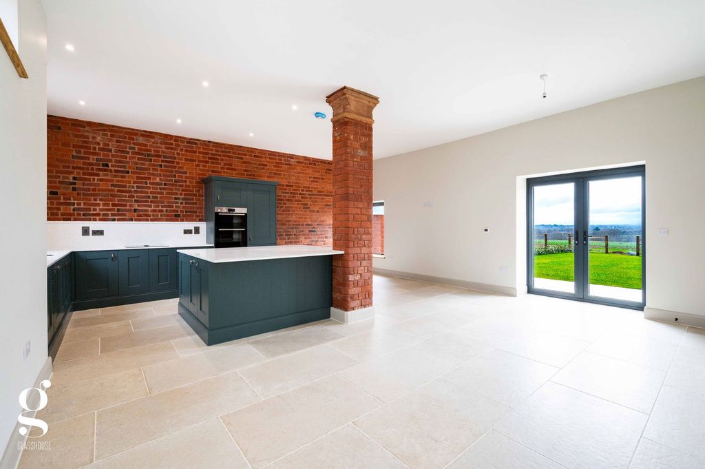 Property photo 2 of 23