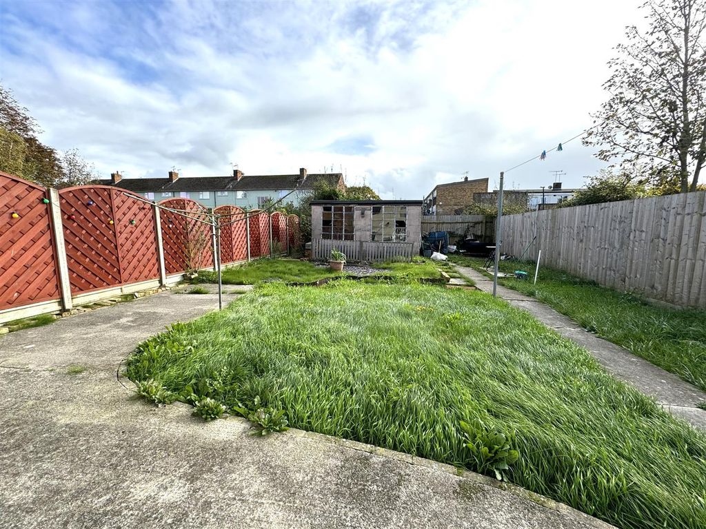 Property photo 2 of 12 Garden