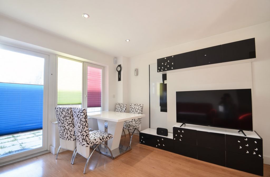 Property photo 2 of 12 Si9Fy