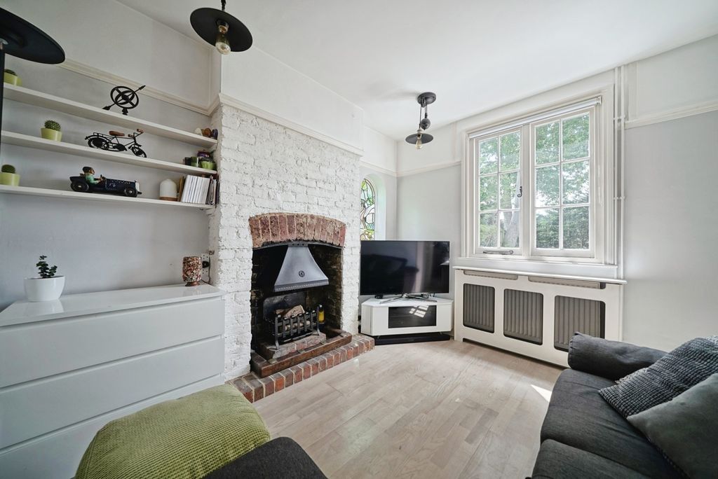 Property photo 3 of 17 Photo