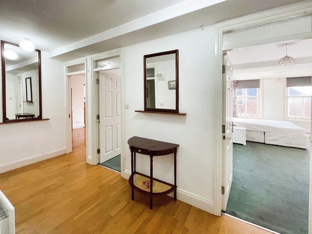Property photo 3 of 11 Hallway