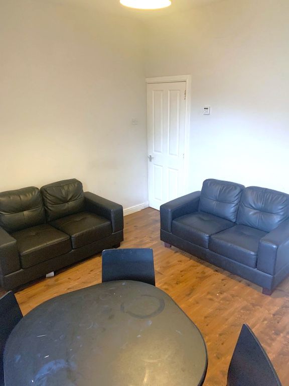 Property photo 3 of 6 Lounge
