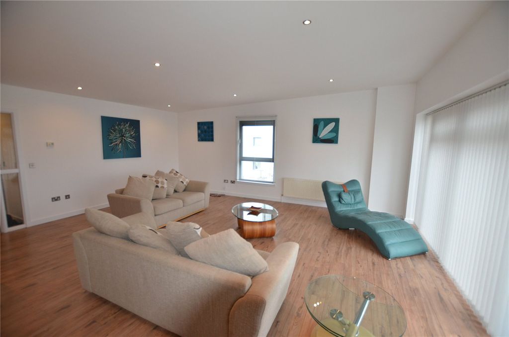 Property photo 3 of 14 Picture No. 08