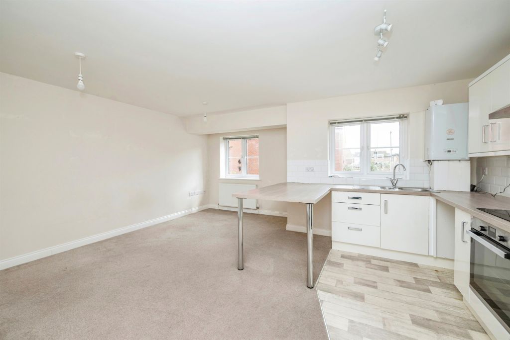 Property photo 3 of 11 Kitchen