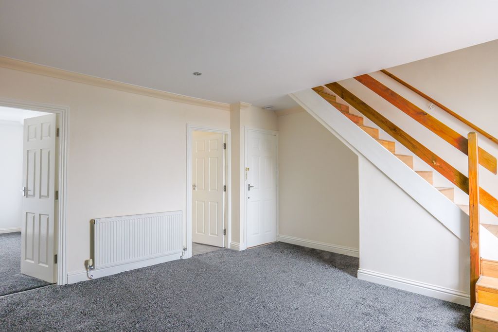 Property photo 3 of 24