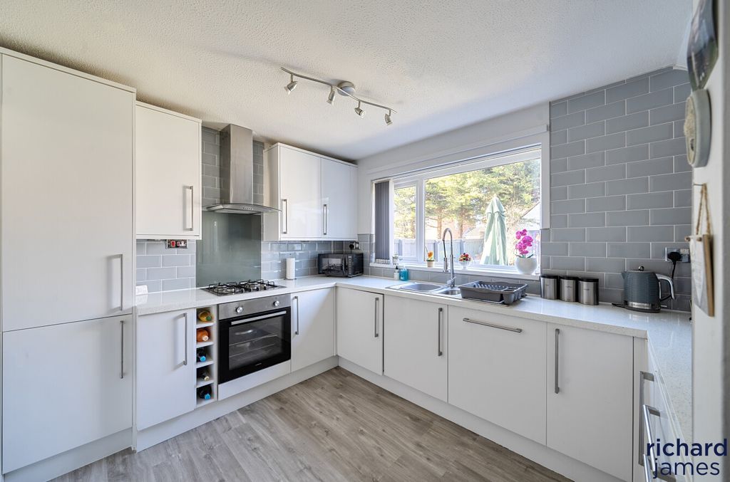 Property photo 3 of 24 Fd4E4F90083842Efa89dcc6653E40d38