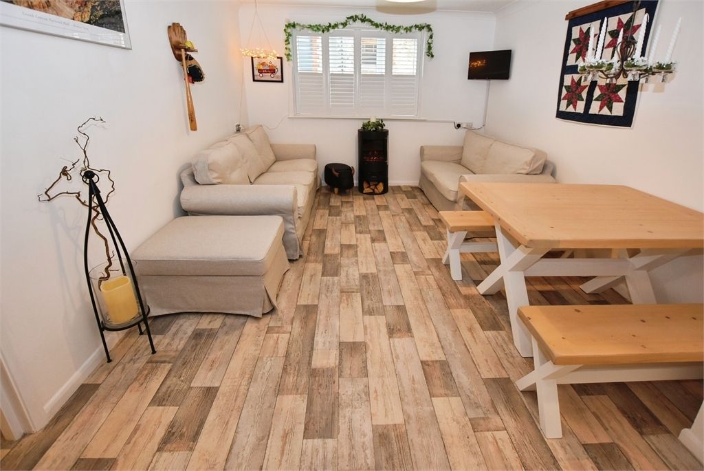 Property photo 2 of 8 Picture 2