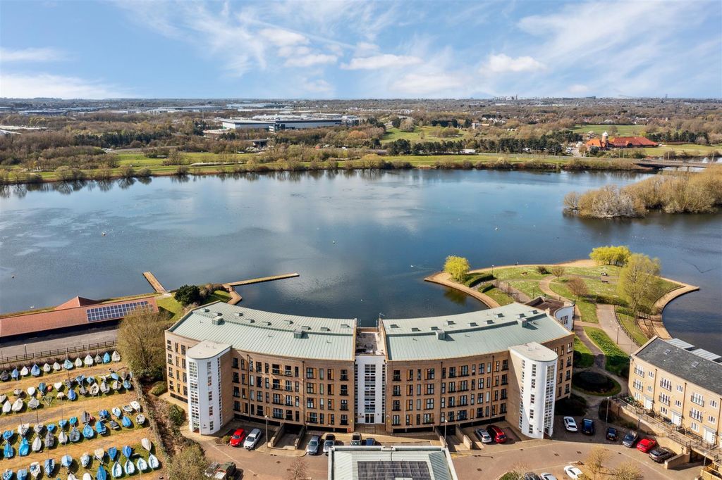 Property photo 1 of 18 Derwent House