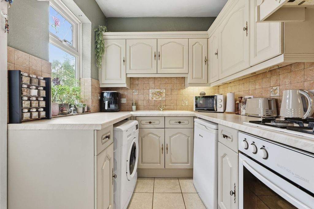 Property photo 3 of 27