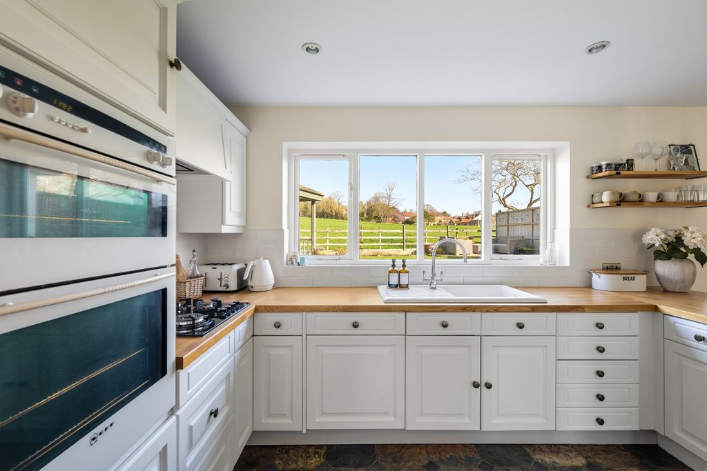 Property photo 3 of 25