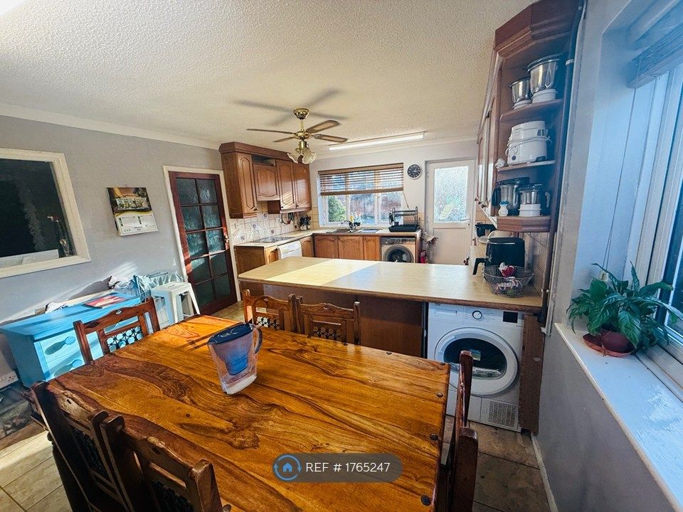 Property photo 2 of 8 Shared Area/ Dining Area