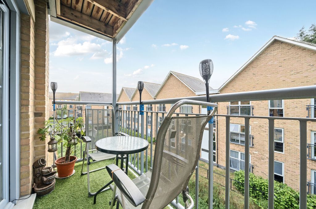 Property photo 2 of 18 1296410-17-682c97...