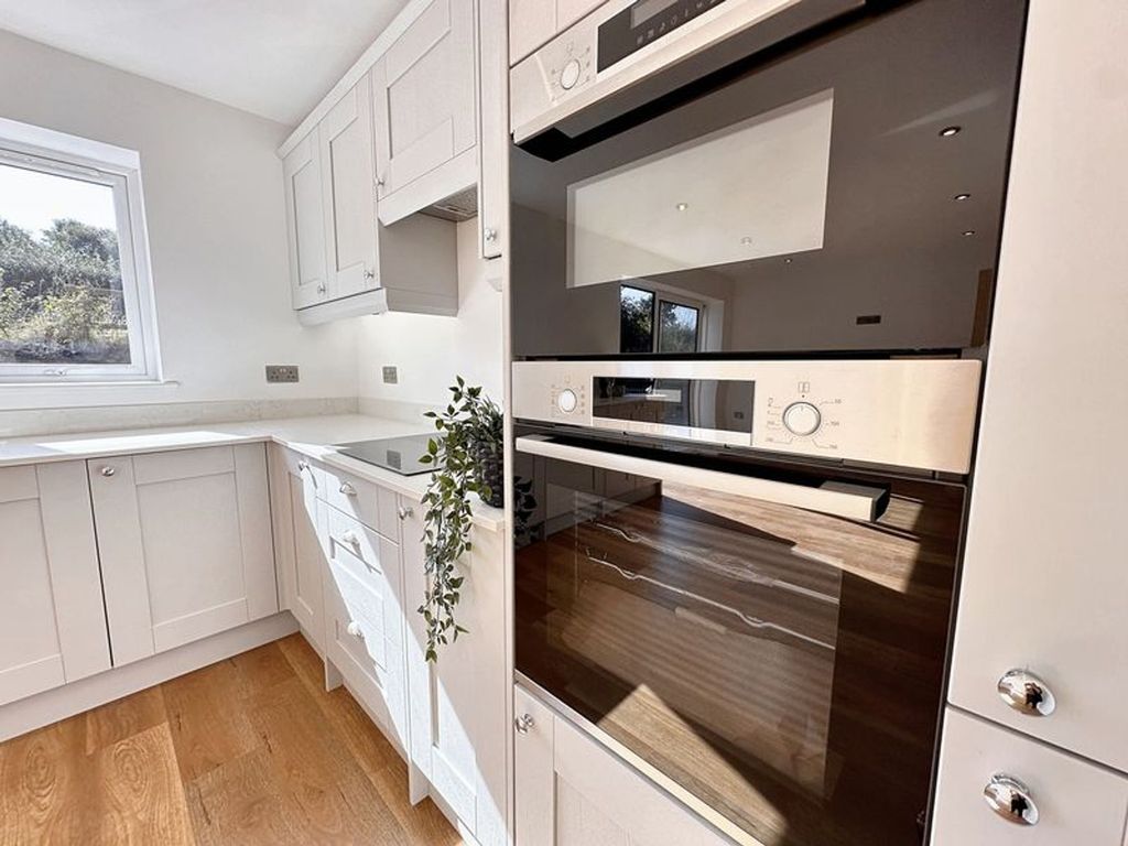 Property photo 3 of 19 Dining Kitchen