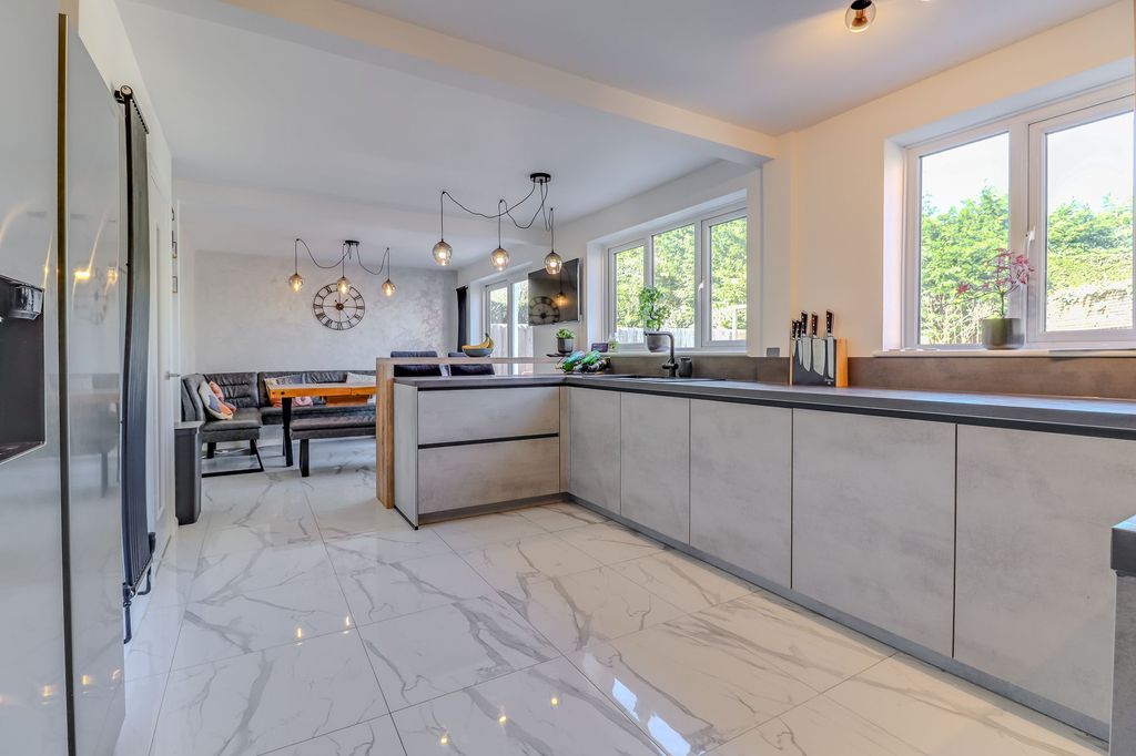 Property photo 2 of 24