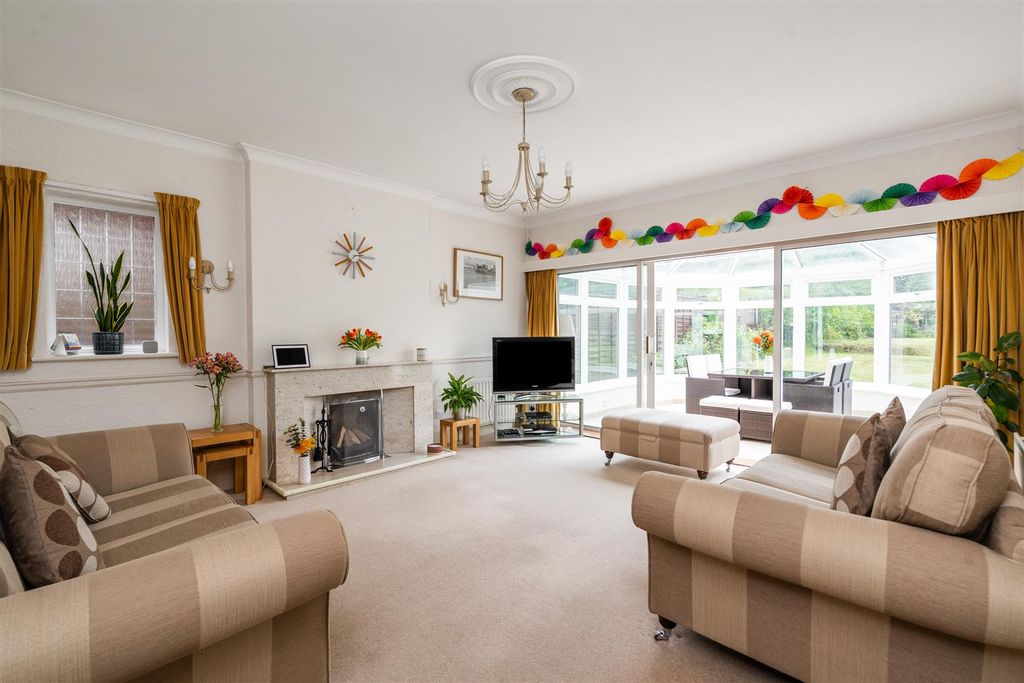 Property photo 3 of 20 87 Hampton Lane_28.Jpg