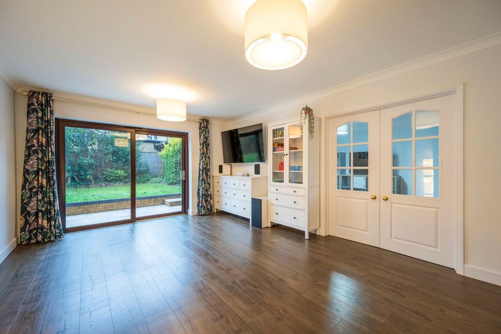 Property photo 3 of 16 Living Room