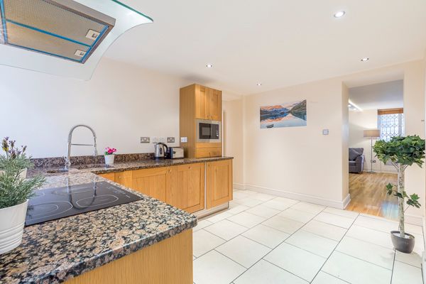 Property photo 3 of 11 Kitchen