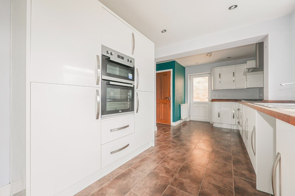 Property photo 2 of 13 5231431