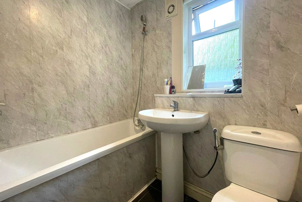 Property photo 3 of 7 Picture No. 09