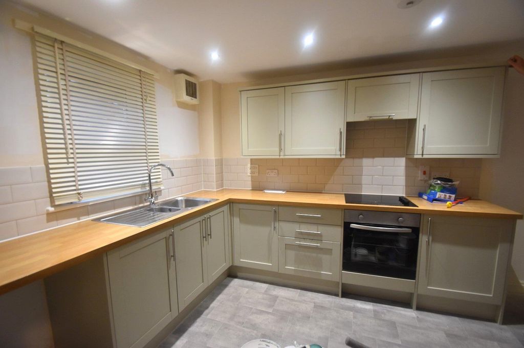 Property photo 2 of 9 Tiverton Seddons
