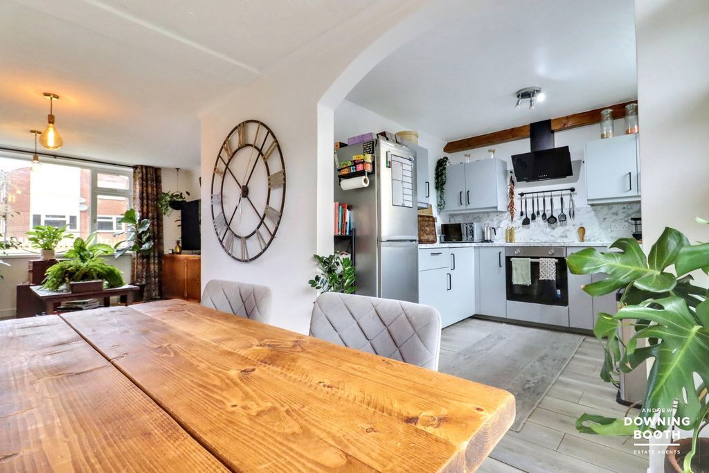 Property photo 2 of 25