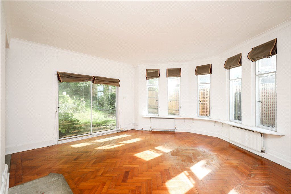 Property photo 2 of 27 Picture No. 15