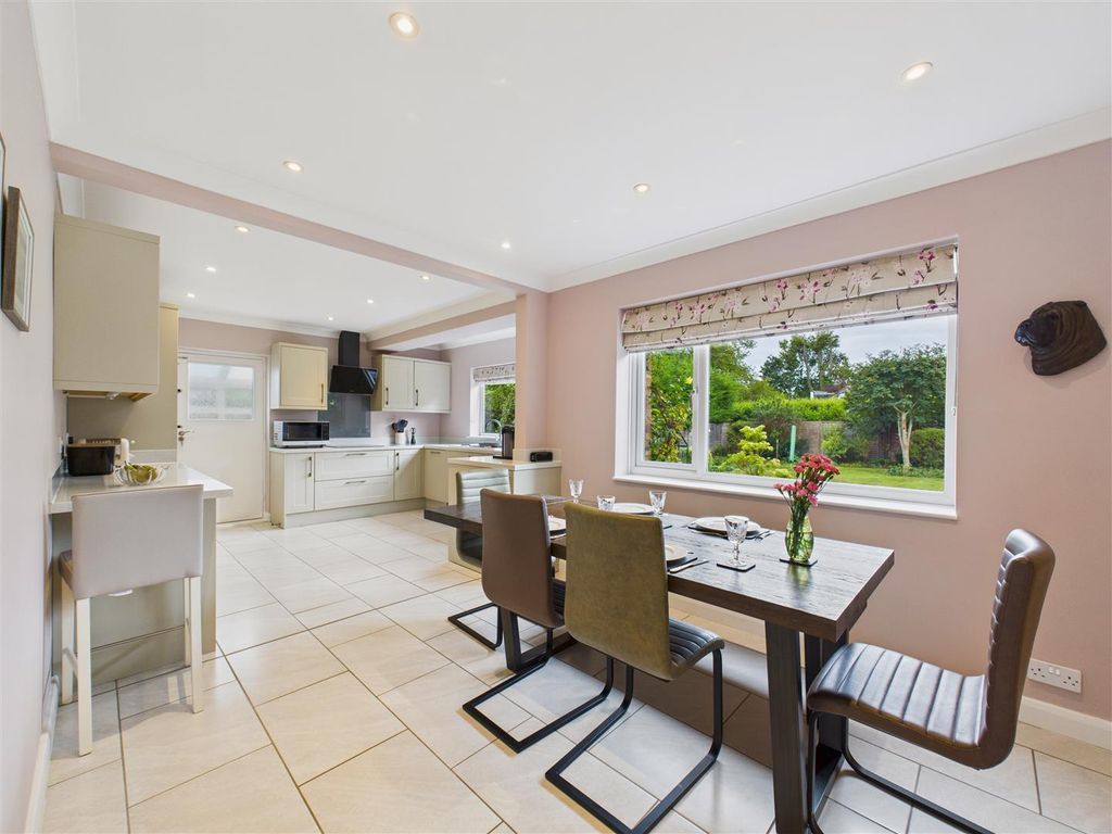 Property photo 3 of 20 Dining Area