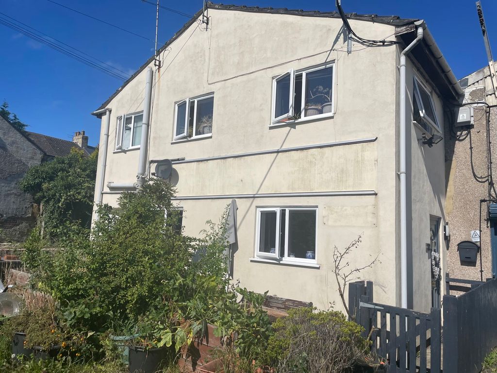 Property photo 3 of 32