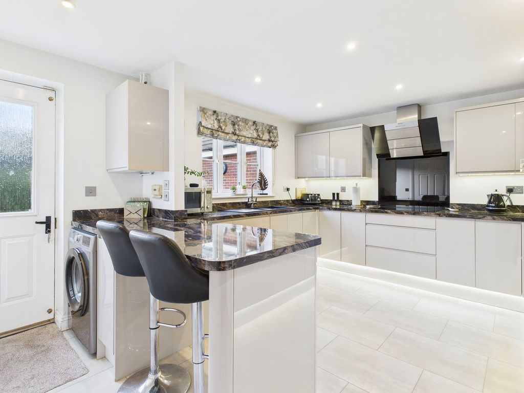 Property photo 3 of 31