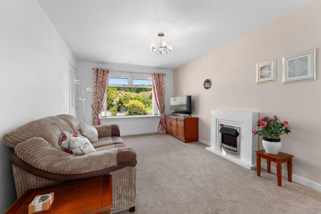 Property photo 2 of 21