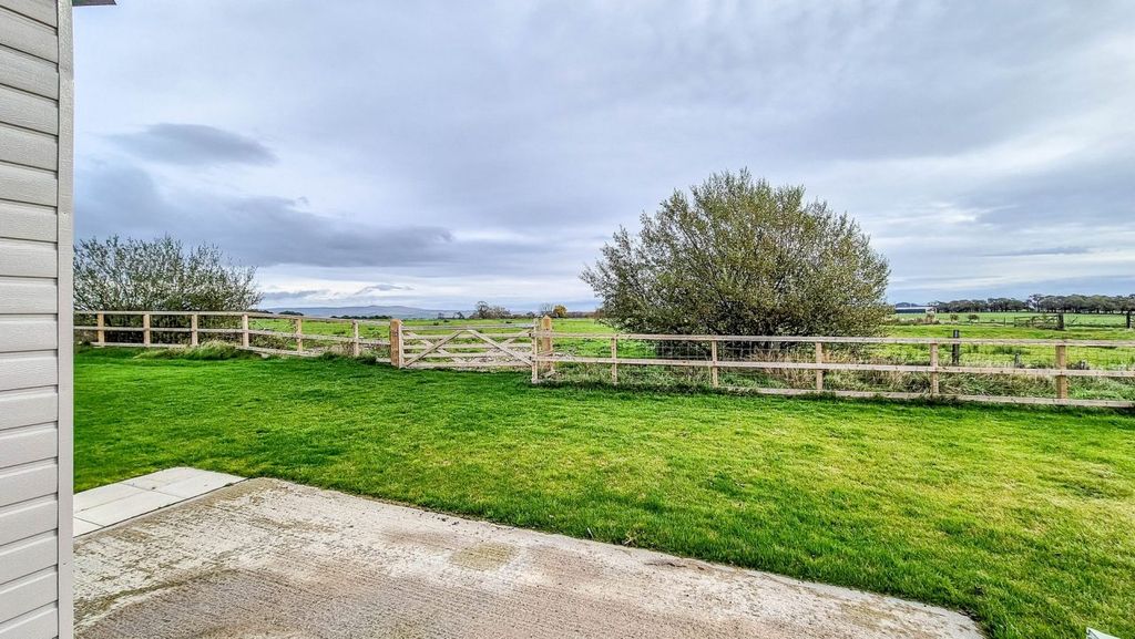 Property photo 2 of 17 Untitled 12