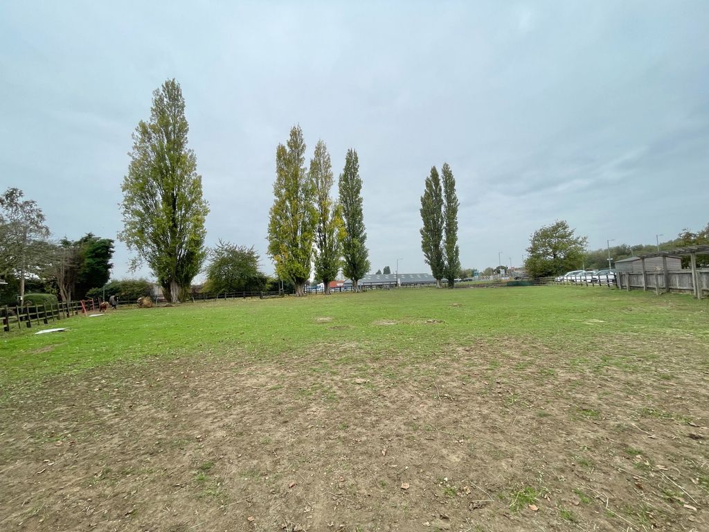 Property photo 3 of 28