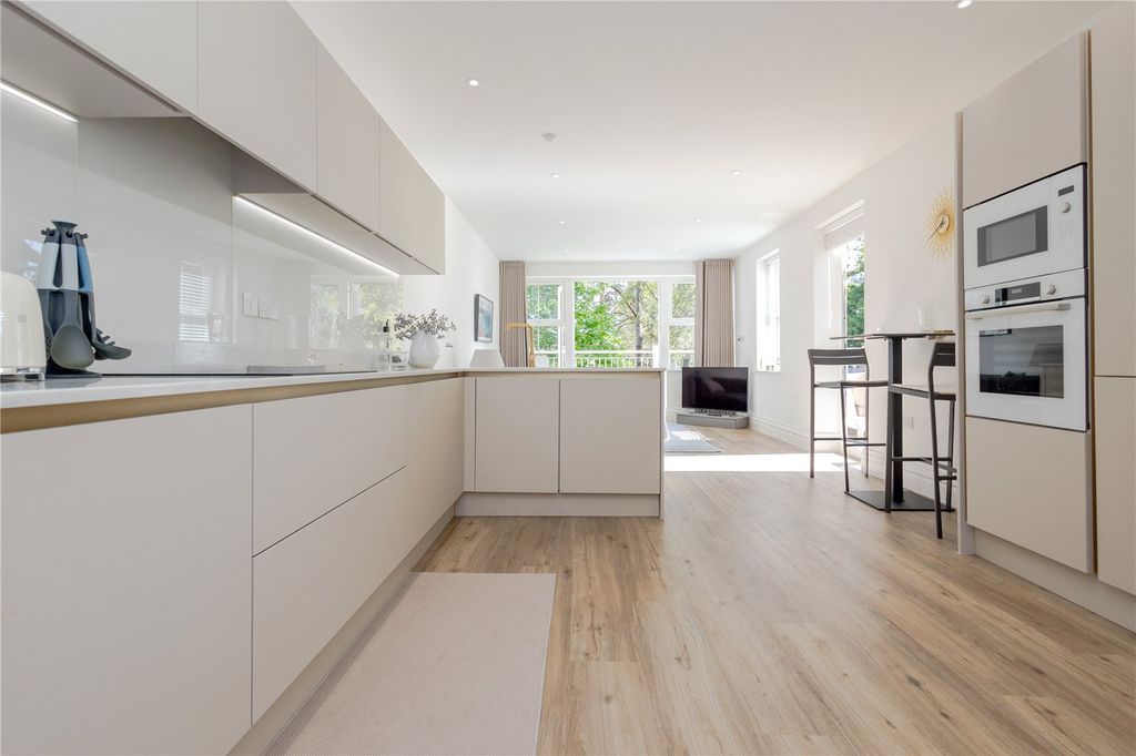 Property photo 3 of 22 Picture No. 05