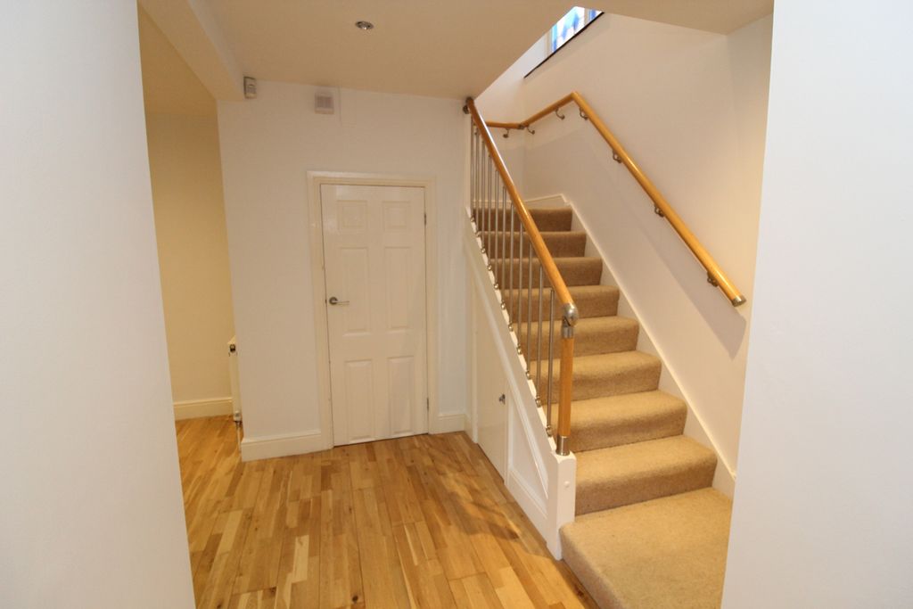 Property photo 2 of 22 Hallway